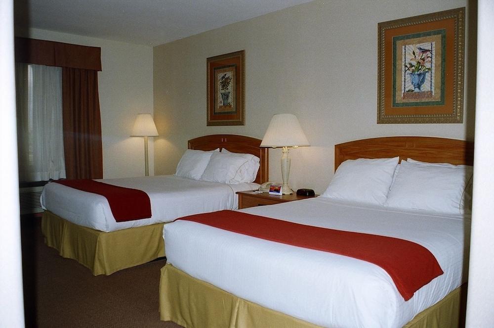 Holiday Inn Express Hotel And Suites Brownsville By Ihg Екстериор снимка