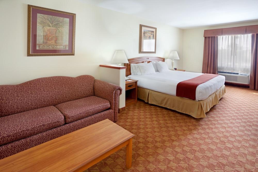 Holiday Inn Express Hotel And Suites Brownsville By Ihg Екстериор снимка