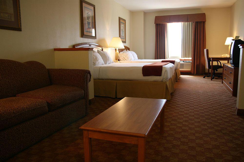 Holiday Inn Express Hotel And Suites Brownsville By Ihg Стая снимка