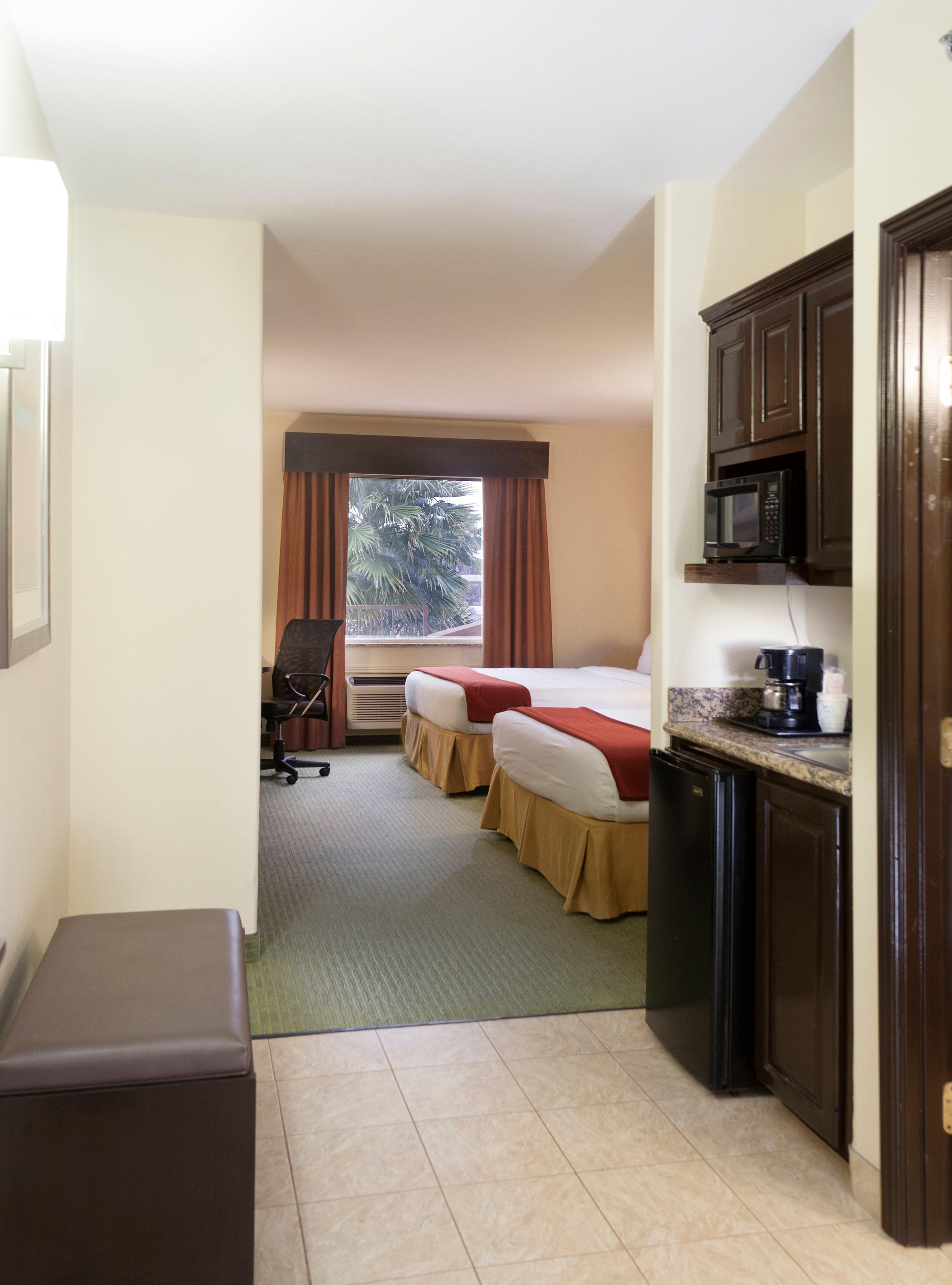 Holiday Inn Express Hotel And Suites Brownsville By Ihg Екстериор снимка
