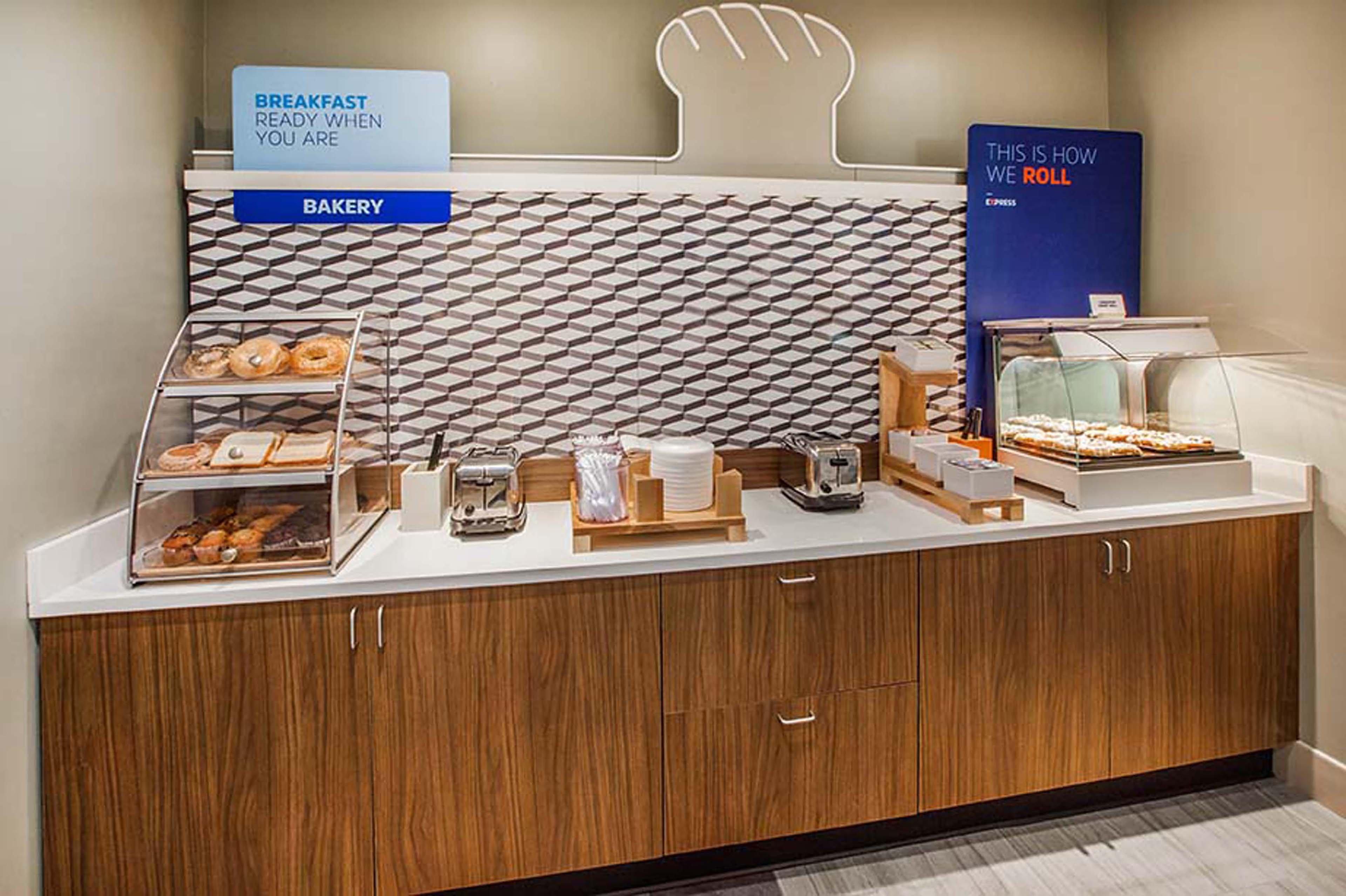 Holiday Inn Express Hotel And Suites Brownsville By Ihg Екстериор снимка