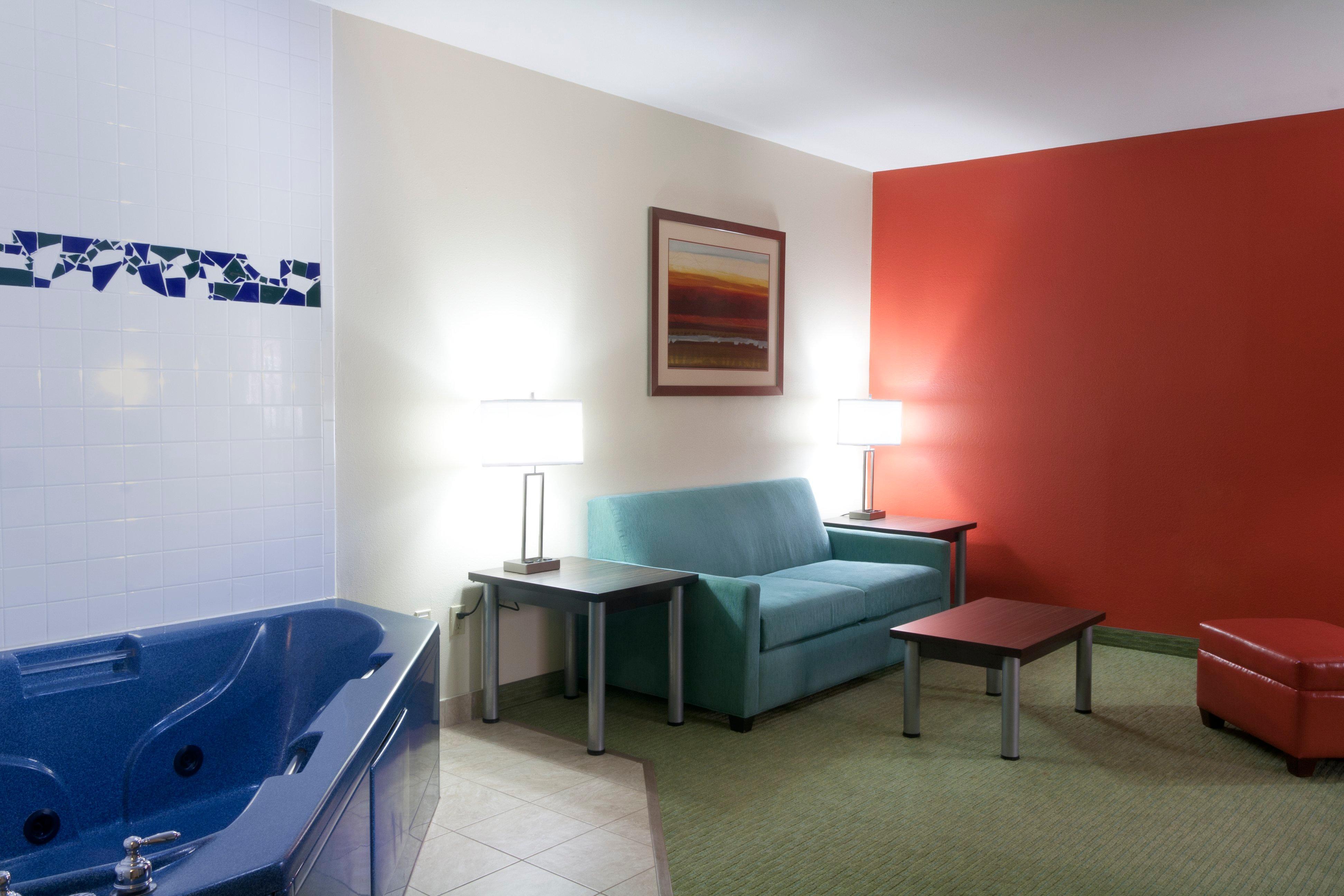 Holiday Inn Express Hotel And Suites Brownsville By Ihg Екстериор снимка