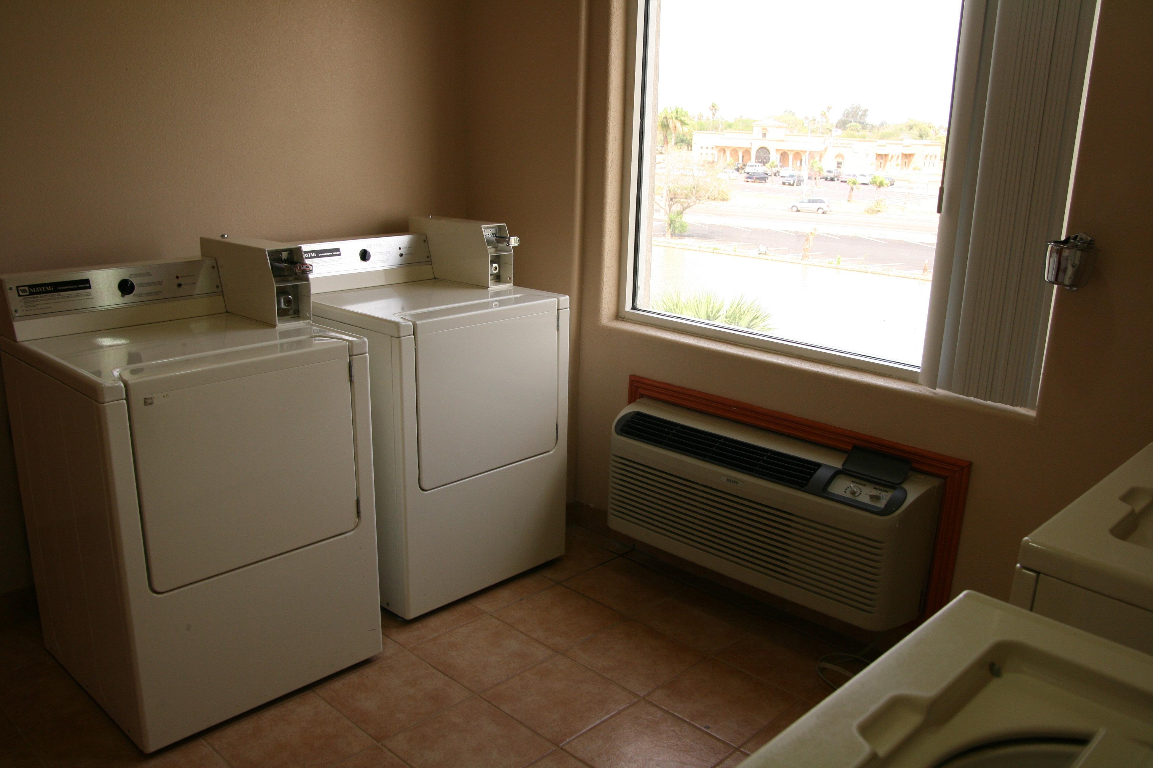 Holiday Inn Express Hotel And Suites Brownsville By Ihg Екстериор снимка