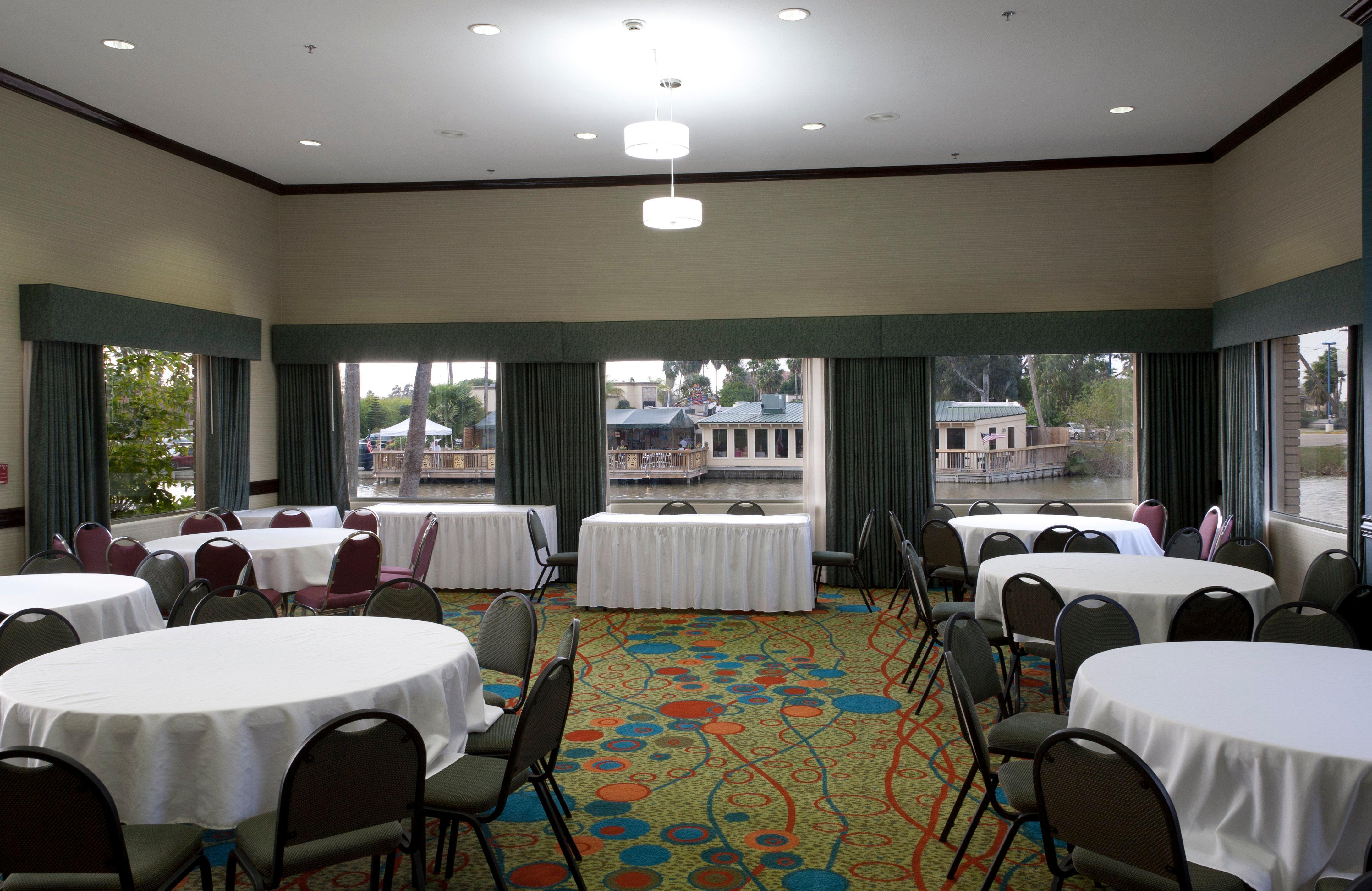 Holiday Inn Express Hotel And Suites Brownsville By Ihg Екстериор снимка