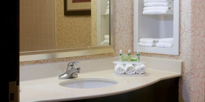 Holiday Inn Express Hotel And Suites Brownsville By Ihg Екстериор снимка