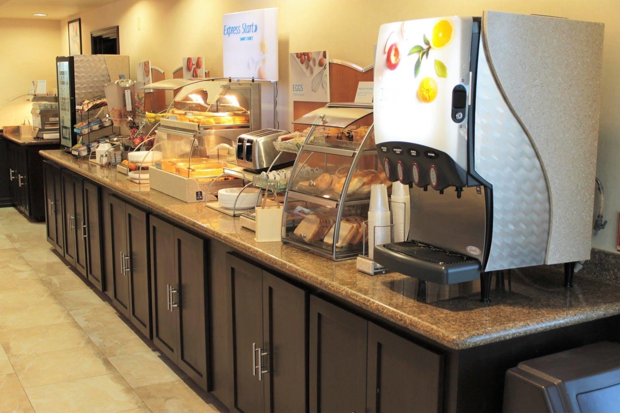 Holiday Inn Express Hotel And Suites Brownsville By Ihg Екстериор снимка