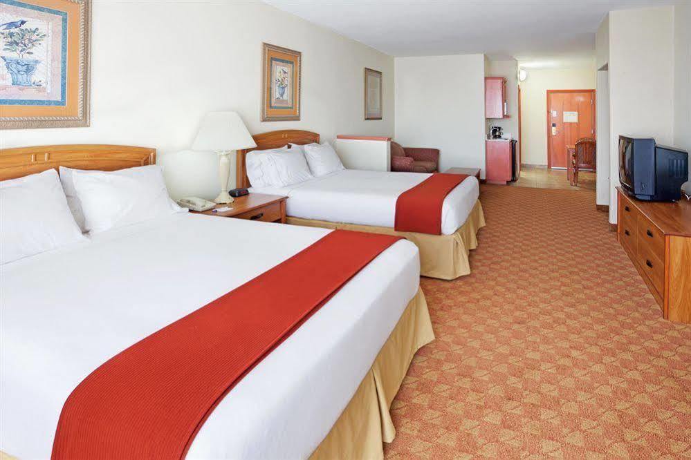 Holiday Inn Express Hotel And Suites Brownsville By Ihg Екстериор снимка
