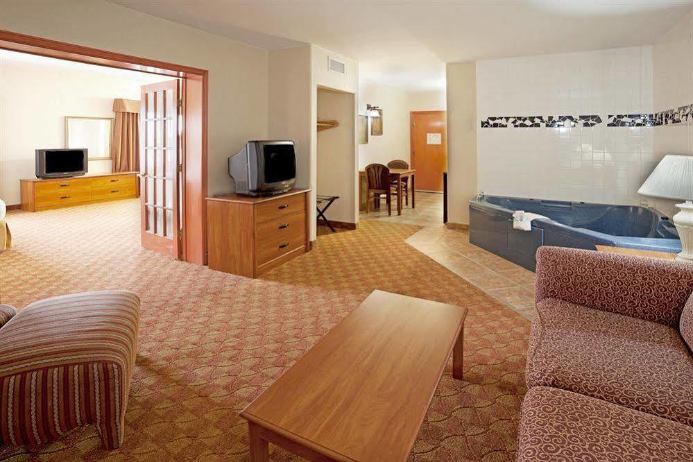 Holiday Inn Express Hotel And Suites Brownsville By Ihg Стая снимка