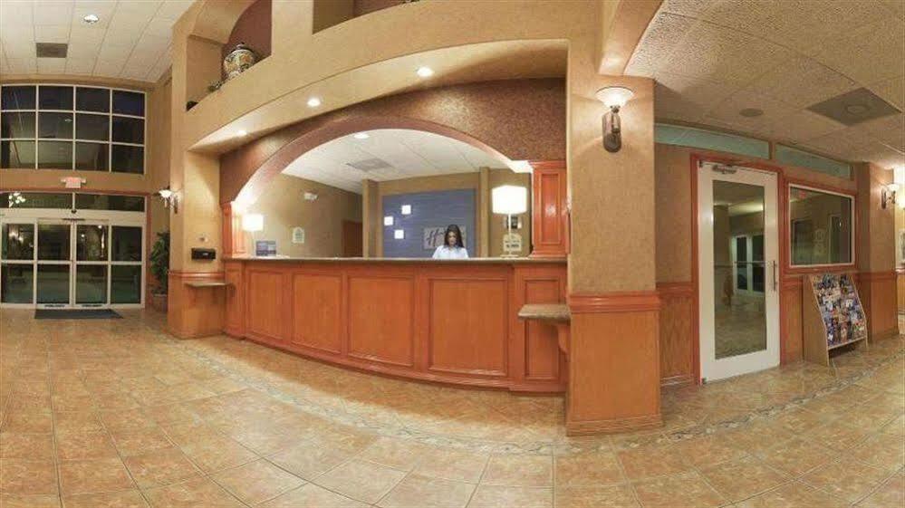 Holiday Inn Express Hotel And Suites Brownsville By Ihg Екстериор снимка