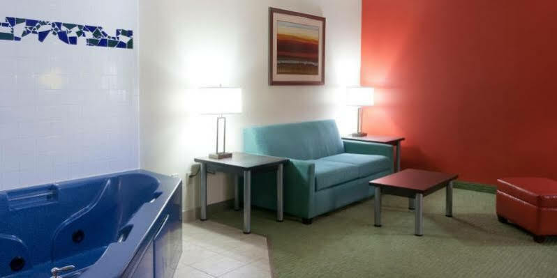 Holiday Inn Express Hotel And Suites Brownsville By Ihg Екстериор снимка